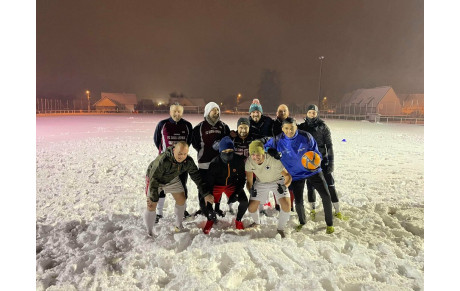 Le groupe Séniors en pleine forme ! Même face à la neige. Une bonne séance bien fraîche ❄️⛄️